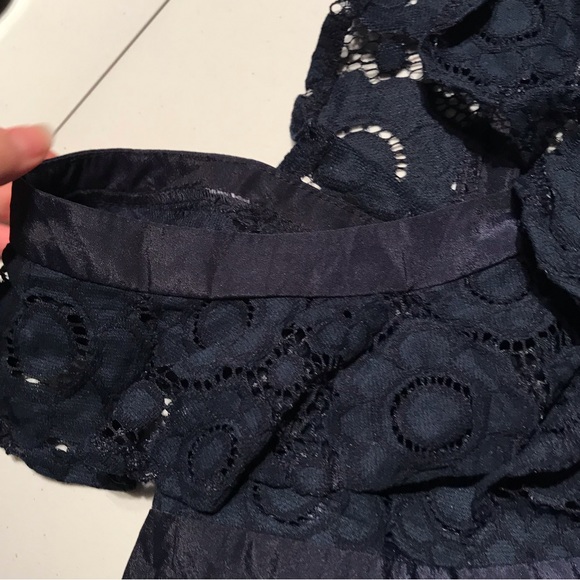 📦5/$50 NWT Missguided Floral Frill Lace Crop Top in Navy Blue Size 6 - Picture 2 of 4